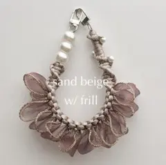 Chic & Frill スマホハンドストラップ　サンドベージュ　パープル