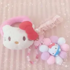 【韓国限定】キティ ぬいぐるみチャーム 贅沢デコストラップ付 　スマホ装着タイプ