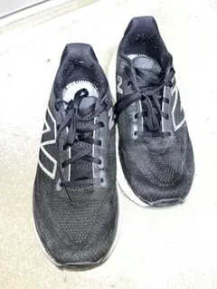 New Balance Fresh Foam ブラックスニーカー