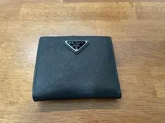 PRADA サフィアーノトライアングル 財布