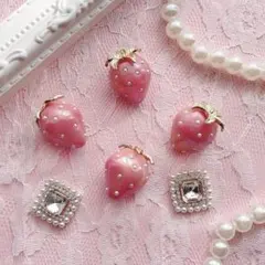 【苺チャーム】4点 ピーチピンク&センターパーツセット ハンドメイド資材