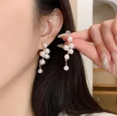 ぶどう パールピアス ロング 大ぶり ゴールド 個性的 モード 上品 韓国のサムネイル