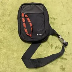 Nike ブラック ショルダーバッグ