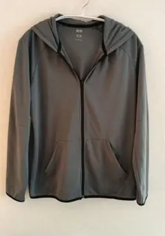 メンズUNIQLO フード付きパーカー、グレー。