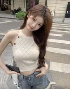 金ボタン ニット