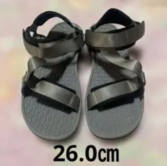 海にもプールにも♪女性の方も！ストラップサンダル　シルバー×グレー26.0㎝