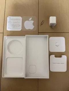 iPhone12 グリーン色　空箱　アダプター付