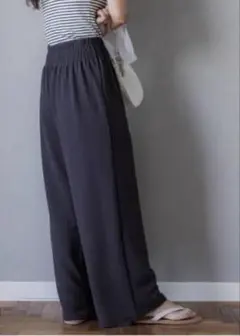 coca エンボスワイドパンツ ミディアムサイズ ネイビー