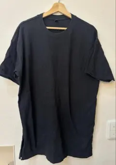 UNIQLO ブラック Tシャツ Lサイズ　スリット入り
