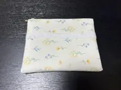 花柄クリーム色ポーチ フェイクレザー 16cmファスナー使用