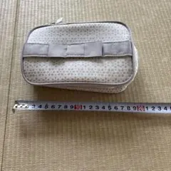 リボン付きポーチ ホワイト×グレー約11×18高さ約7cm クリニークのサムネイル