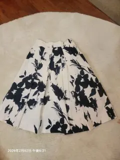 ZARA　WOMEN フラワープリント タックスカート