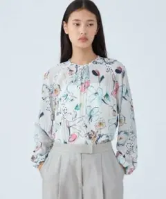 【未使用・シミあり】完売品　トゥモローランド　花柄ブラウス