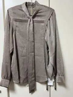 新品　ビアッジョブルー　トップスのサムネイル