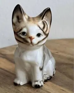 ロイヤルドルトン　フィギュリン　白黒猫とキャットフード ロイヤルドルトン フィギュリン 白黒猫とキャットフード - メルカリ