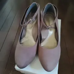 茶色 アンクルストラップ パンプス