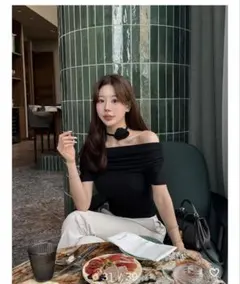 QUNG ローズタイギャザリングTOP ブラック 新品 送料込み
