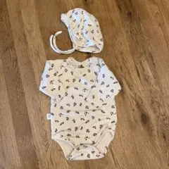 【美品】ボンネット付　花柄ロンパース　66