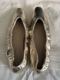 新品未使用　ゴールド フラットシューズ