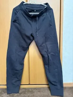 断捨離　ブラック　スウェットパンツ