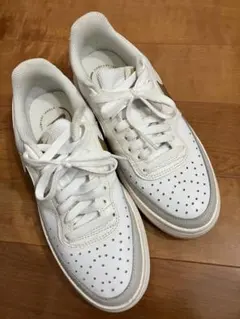 【値下げ】NIKE ウィメンズ コート ビジョン アルタ DZ5394-100