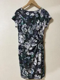 【未使用】魔法のワンピース　半袖　膝下丈　バックル付き　花柄　グレー系