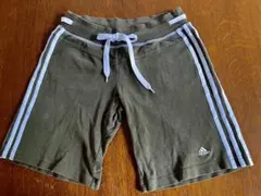 adidas オリーブグリーン ショートパンツ