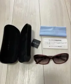 インディヴィ　INDIVI サングラス　フレームレッド　美品レディースサングラスのサムネイル