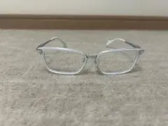 ホワイトメタルフレーム 四角形メガネ