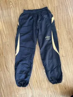 umbro ピステパンツ 黒 ゴールド