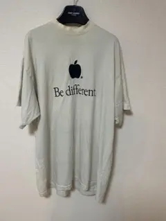 正規品　BALENCIAGA be different Apple Tシャツのサムネイル
