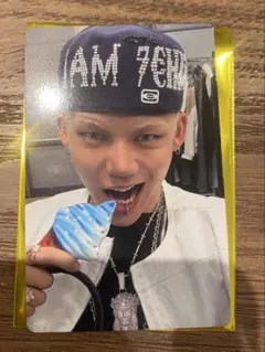 TREASURE ヒョンソク　トレカ　大阪　はぴだんぶい カフェ　予約特典