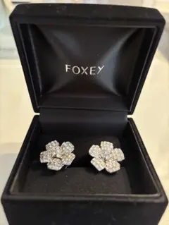 FOXEY フラワーモチーフ ピン　ブローチ