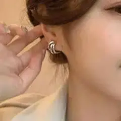 匿名配送　シルバー　三重　フープ　イヤリング　韓国　シンプル　大人　上品