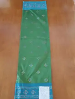 新品　インド綿使用　グリーン　ラメ　テーブルランナー