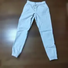 ユニクロ　ホワイト スリムフィット カジュアルパンツ