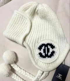 CHANEL ホワイト ニット帽 ビーニー　 ポンポン付き