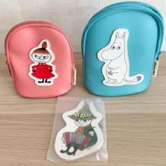 リトルミーのピンク色ポーチと水色のムーミンのポーチとスナフキンのキーチホルダー