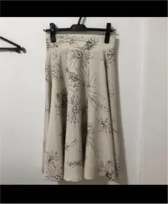 花柄スカートのサムネイル
