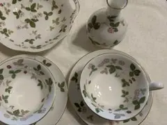 ウエッジウッド ワイルドストロベリー ティーカップ ピオニー 花びん お菓子皿