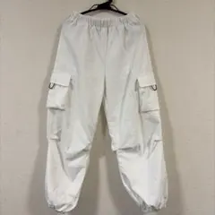ホワイトカーゴパンツ 130サイズ　ダンス服　10Y 新品未使用