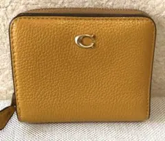 【COACH】コーチ　二つ折り　黄色　イエロー　マスタード 財布 Cロゴ