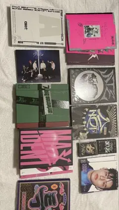 Stray Kids KーPOPファングッズセット CD フォトカード・うちわ