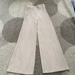 UNIQLO ベージュ プリーツストレートパンツ Sサイズ