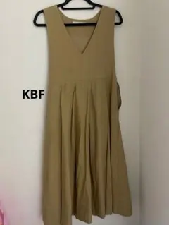 KBF ベージュ Vネック ノースリーブ ロングワンピース