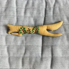 補修あり　キツネのブローチ　ハンドメイド