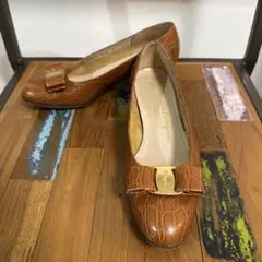 サルヴァトーレフェラガモ　パンプス　4cmヒール　6 キャメル