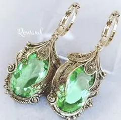 グリーンドロップ ヴィンテージ風 ピアス 新品