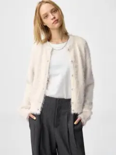 GU⭐️ジーユー⭐️シャイニークルーネックカーディガン⭐️M