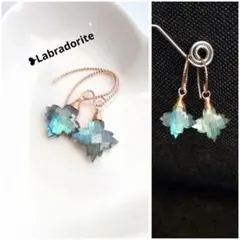 ラブラドライト　フラワーシェイプカットのピアス　14kgf